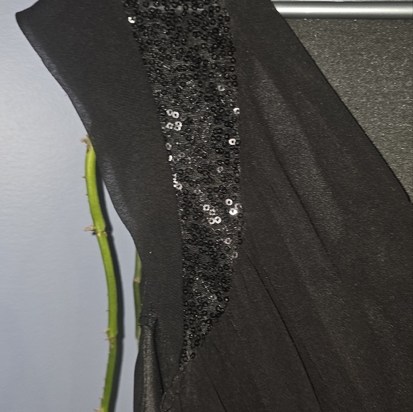 3/20.00. Black sequin romper. - Picture 3 of 9